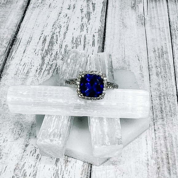 ✗ SOLD ✗ - Picture 1 of 3